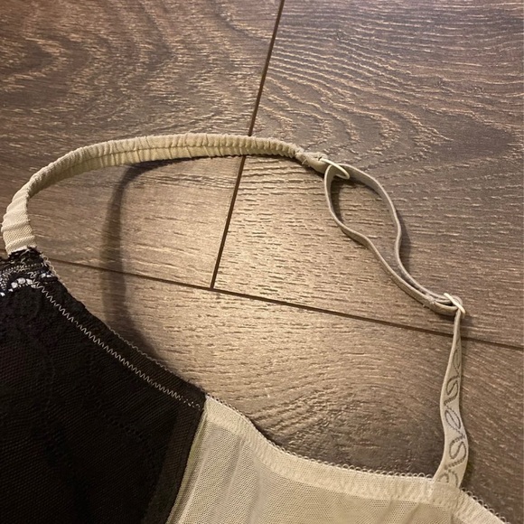 Vera Wang Bra 34C - Picture 7 of 8